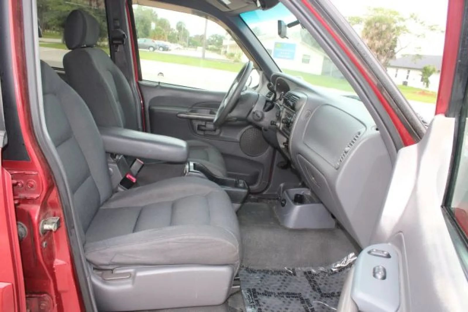 Used 2001 Ford Explorer Sport Trac 4x4 image 22