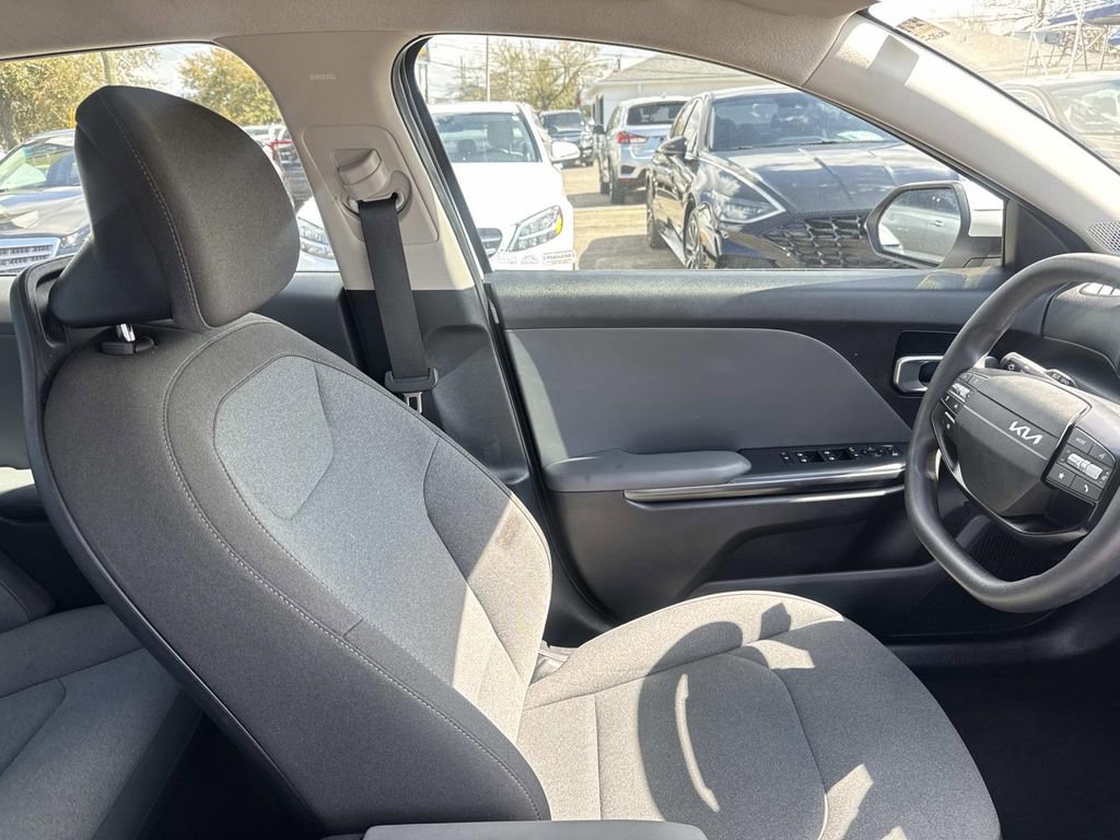 Used 2025 Kia K4 LXS image 12