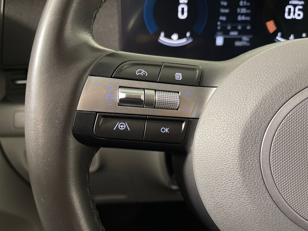 Certified 2024 Hyundai Kona SEL AWD/4WD image 28