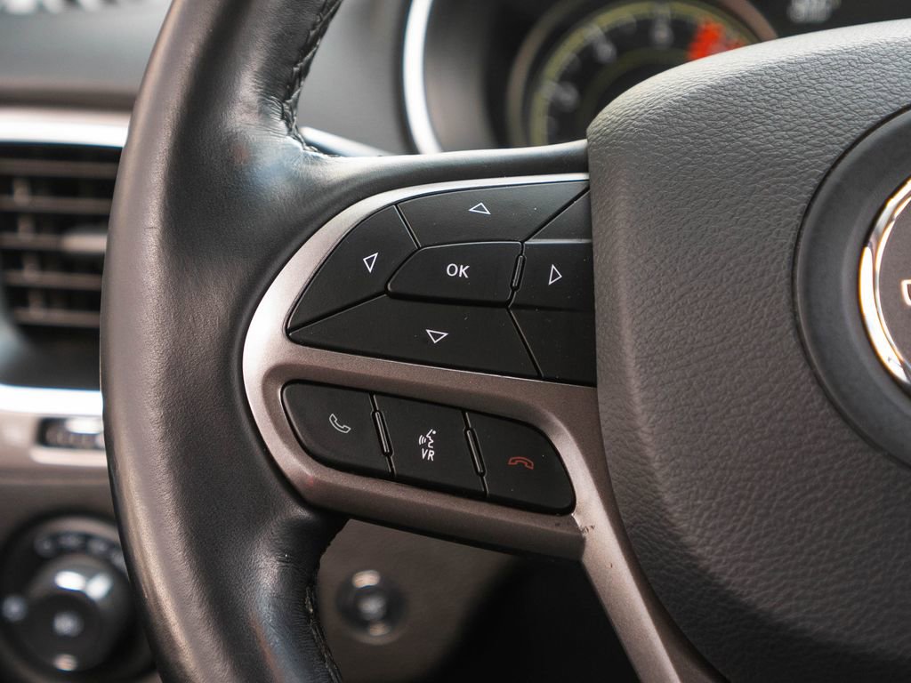 Used 2021 Jeep Cherokee Latitude Lux w/ Sun & Sound Group image 19