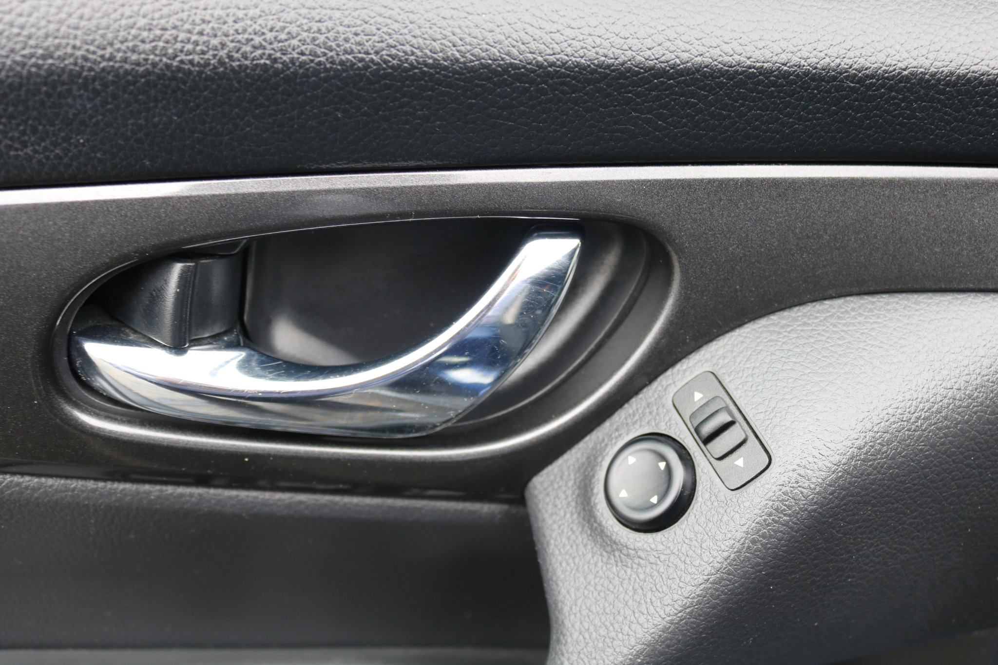 Used 2019 Nissan Rogue SV image 14
