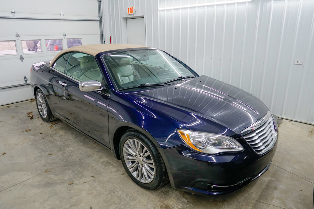 Used 2012 Chrysler 200 Limited FWD image 1