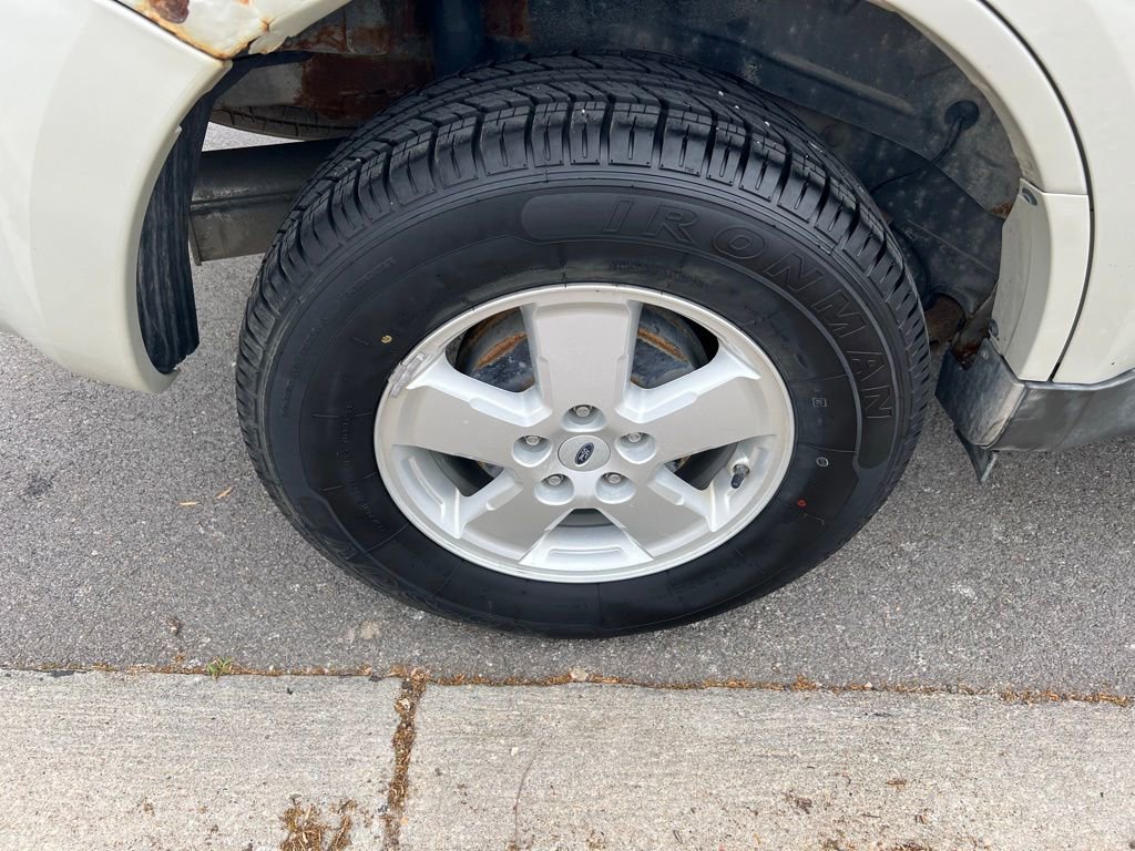Used 2009 Ford Escape XLS FWD image 9