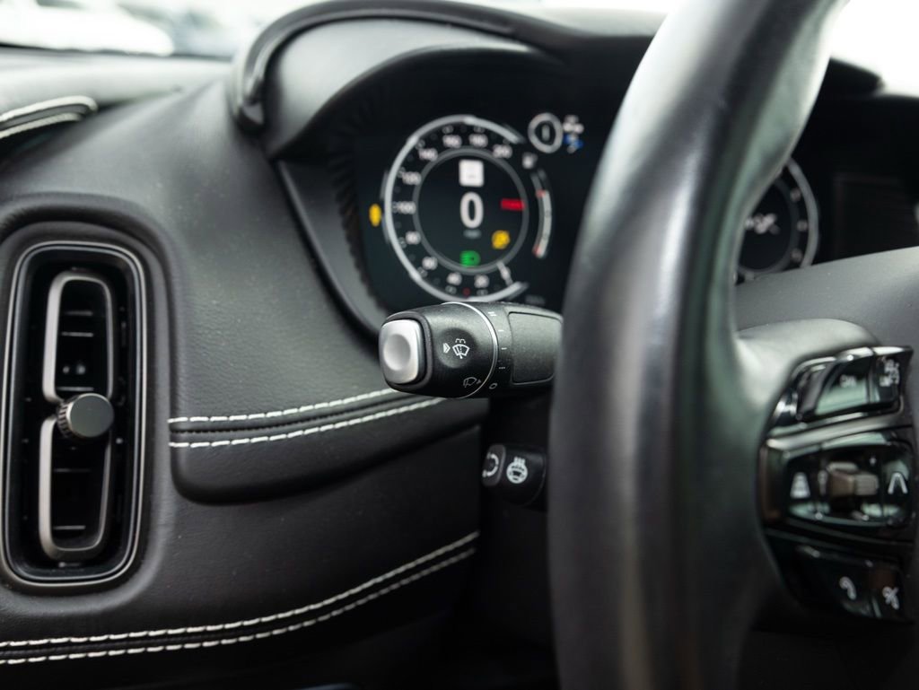 Used 2021 Aston Martin DBX image 30