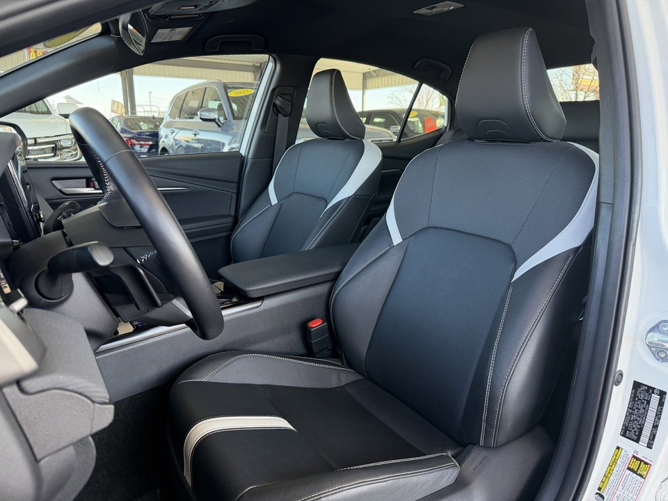 Used 2025 Toyota Camry SE AWD/4WD image 12