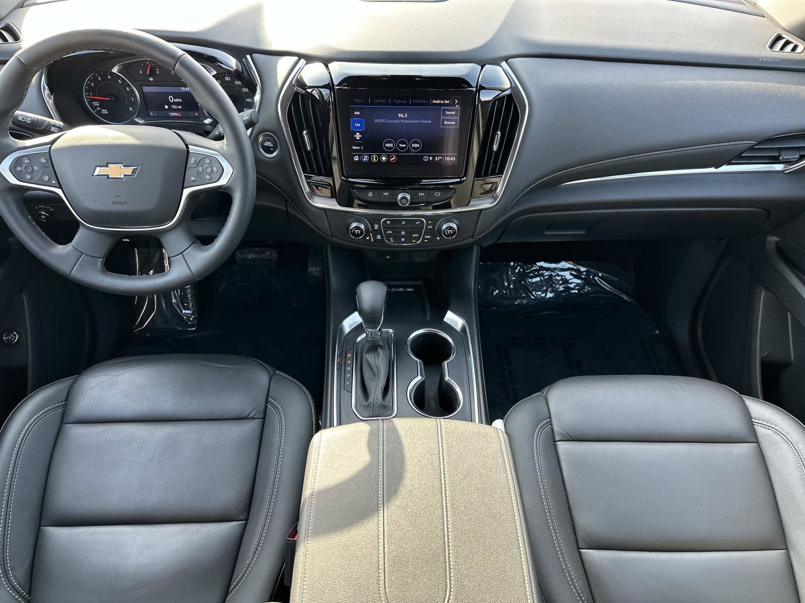 Used 2023 Chevrolet Traverse LT w/ Rear Camera Mirror Package image 13