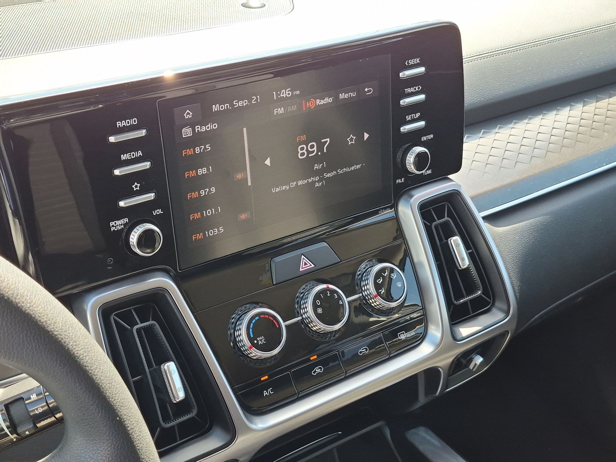 Certified 2023 Kia Sorento LX FWD image 19