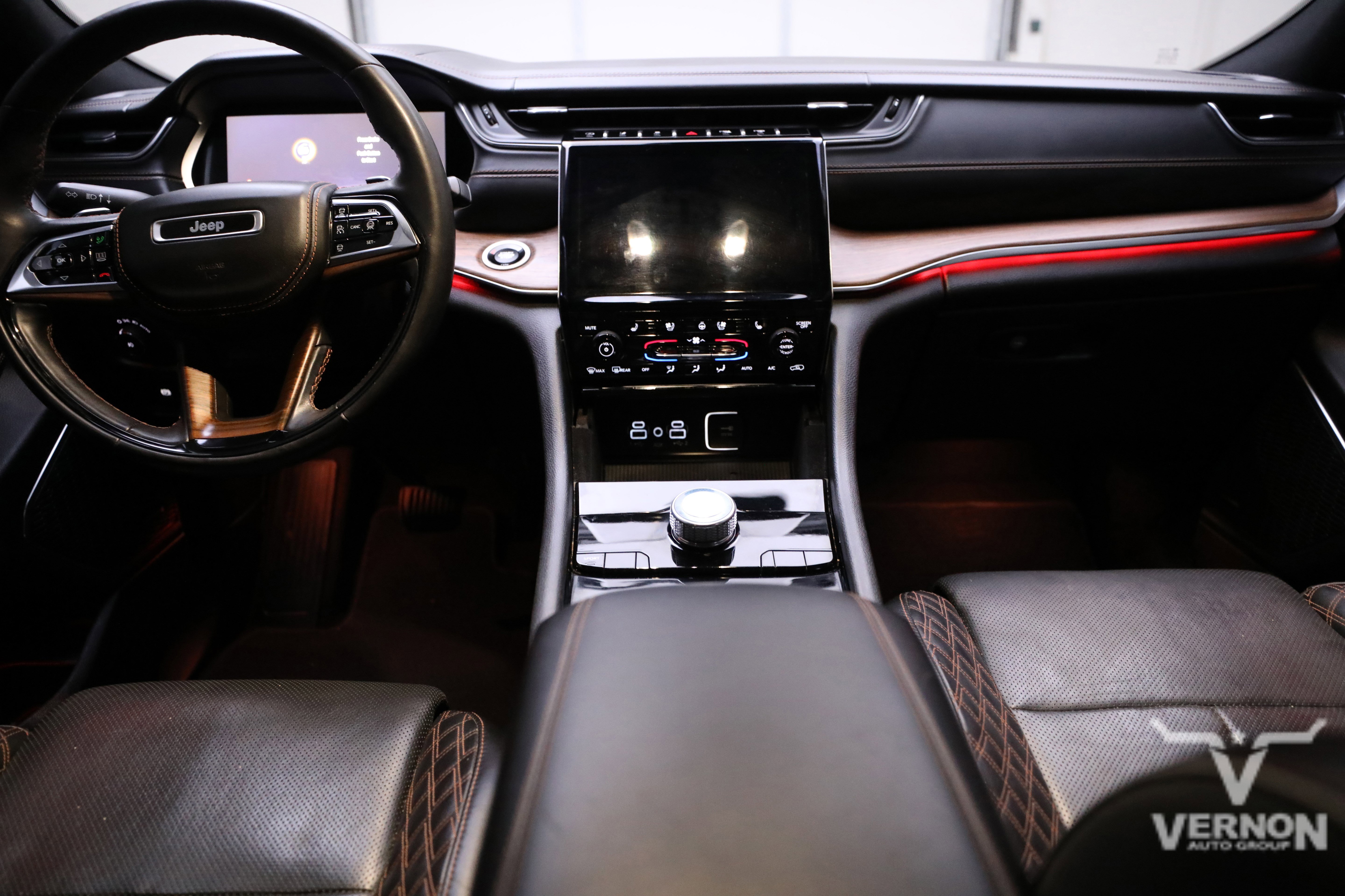 Used 2022 Jeep Grand Cherokee L Summit w/ Luxury Tech Group V image 13