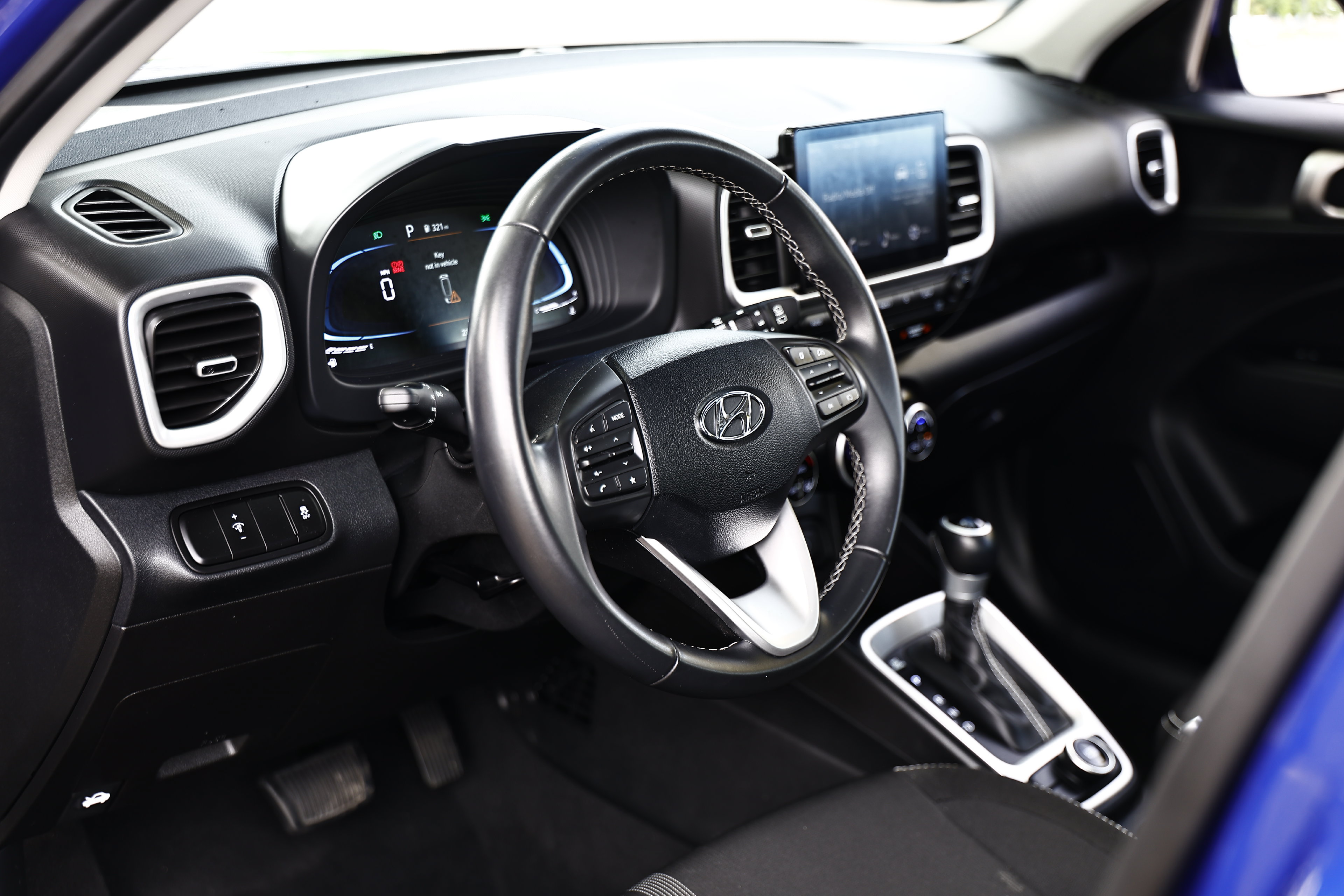 Used 2025 Hyundai Venue SEL FWD image 18