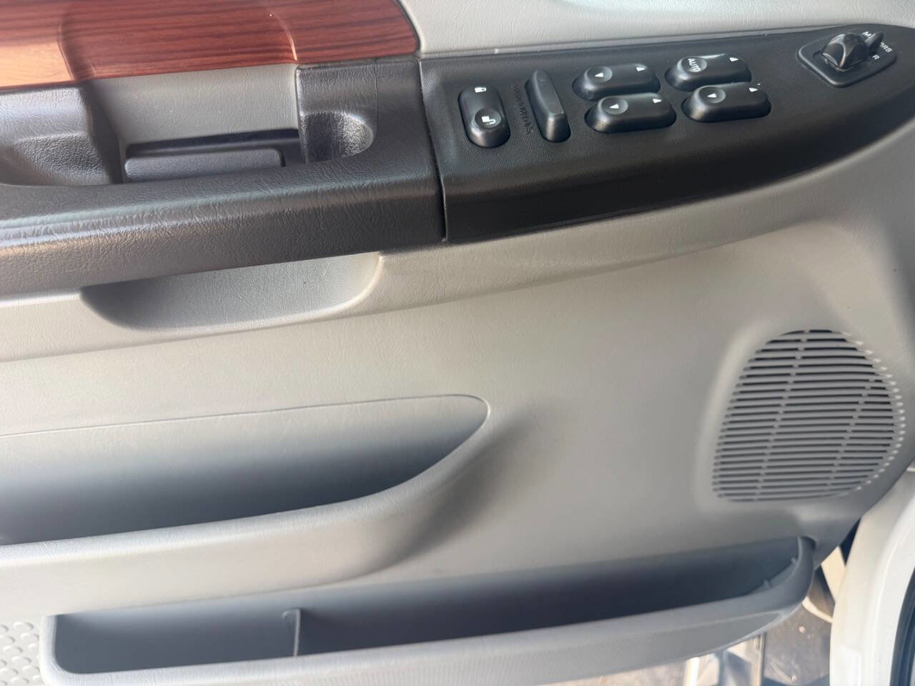 Used 2005 Ford F350 Lariat image 26