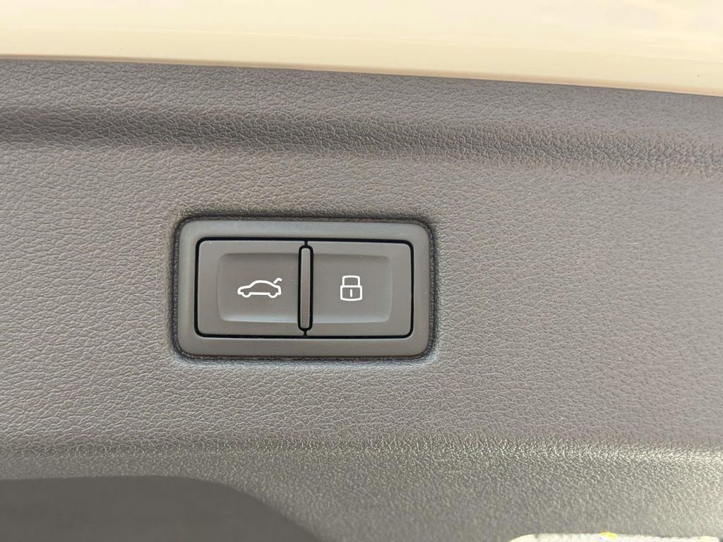 Used 2022 Audi A5 2.0T Premium image 9