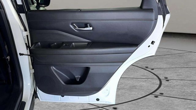 Used 2024 Nissan Pathfinder Platinum image 25