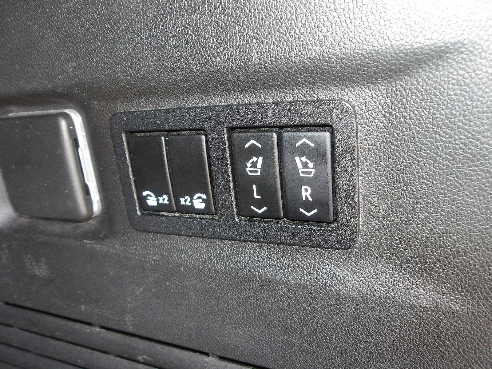 Used 2021 Chevrolet Tahoe Premier w/ Premium Package image 10