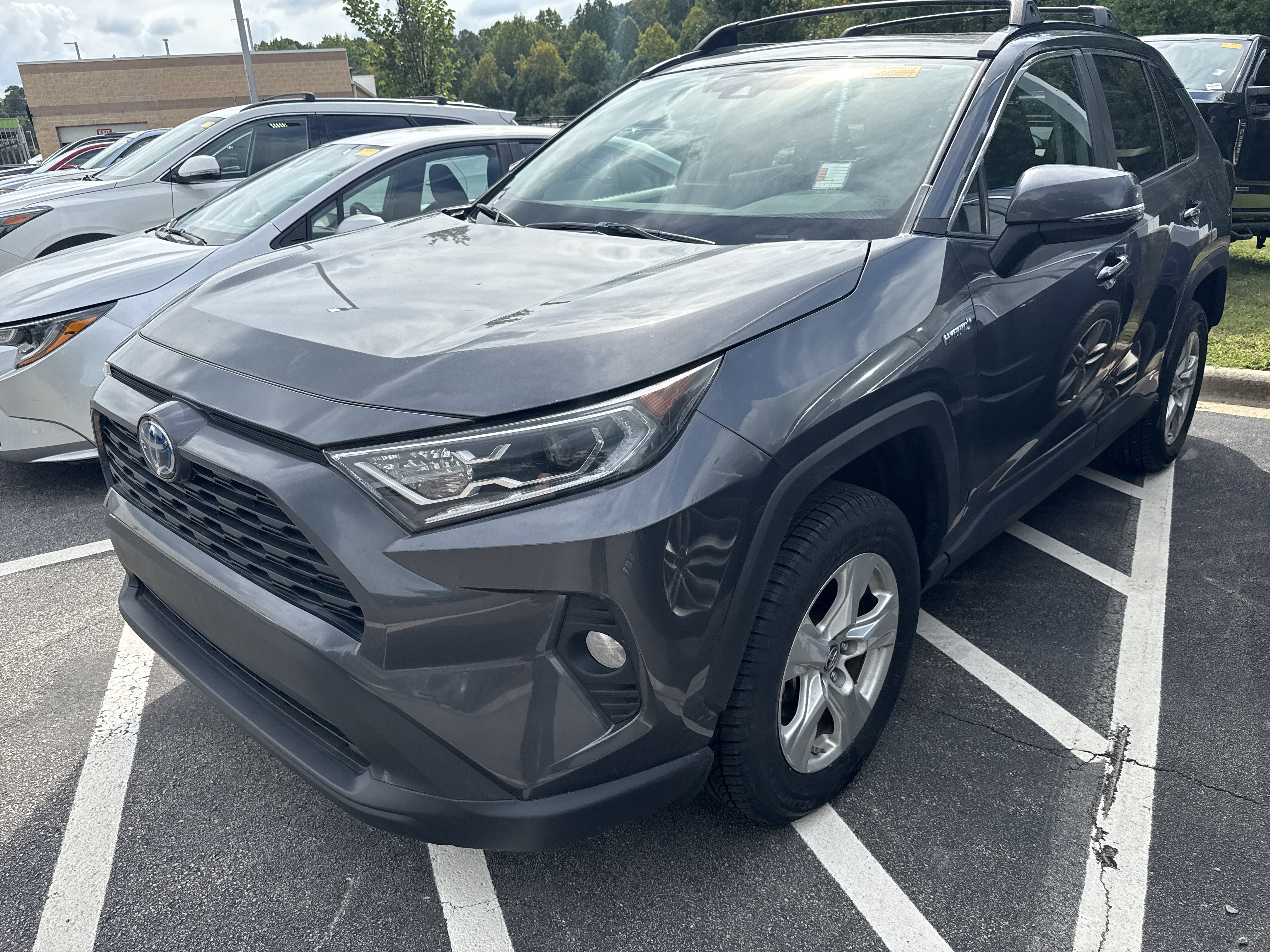 Used 2019 Toyota RAV4 XLE AWD/4WD image 5