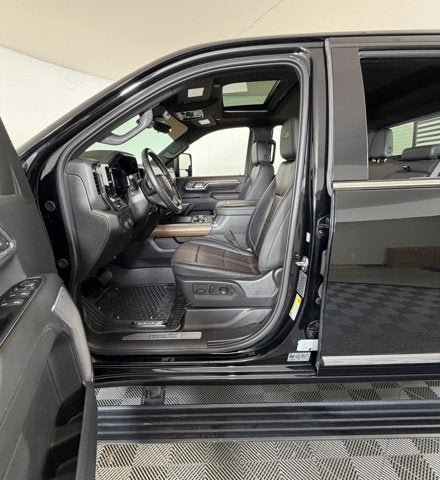 Used 2024 Chevrolet Silverado 3500 High Country w/ Technology Package AWD/4WD image 8