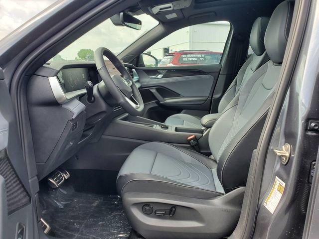 New 2026 Volkswagen Tiguan SE R-Line FWD image 17