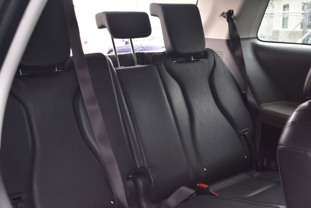 Used 2025 Kia Carnival FWD image 32