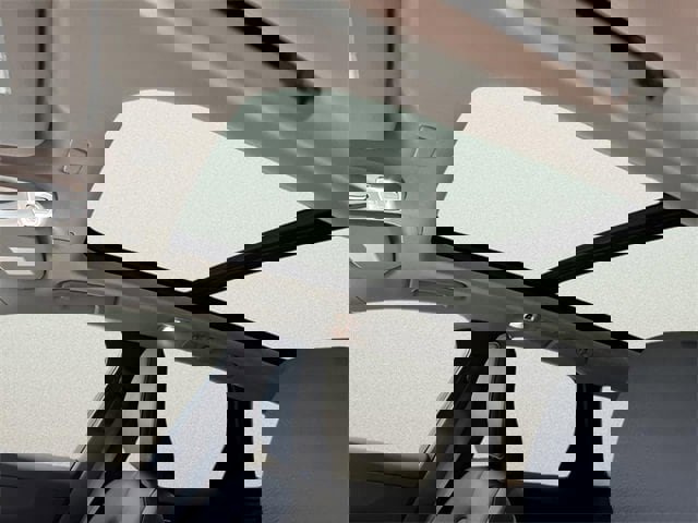 Used 2021 Volvo XC60 T5 Momentum w/ Premium Package image 18