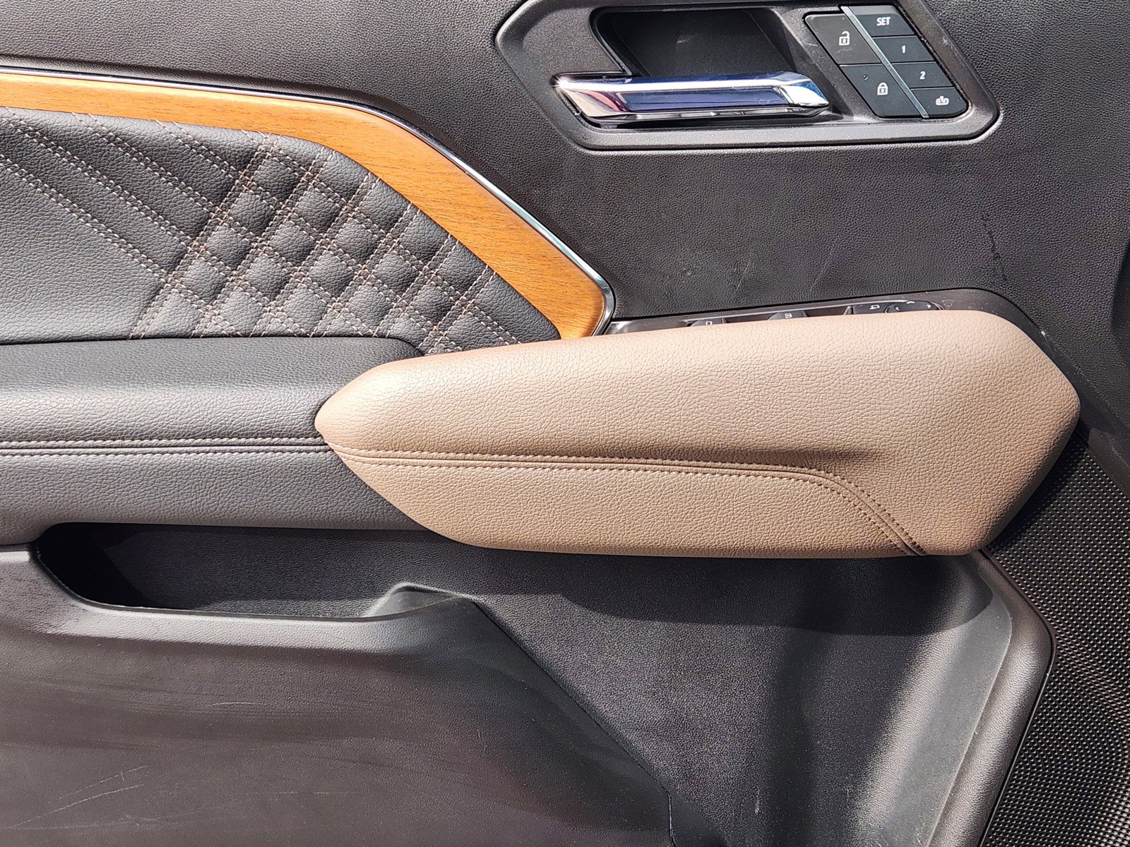 Certified 2025 GMC Canyon Denali image 20