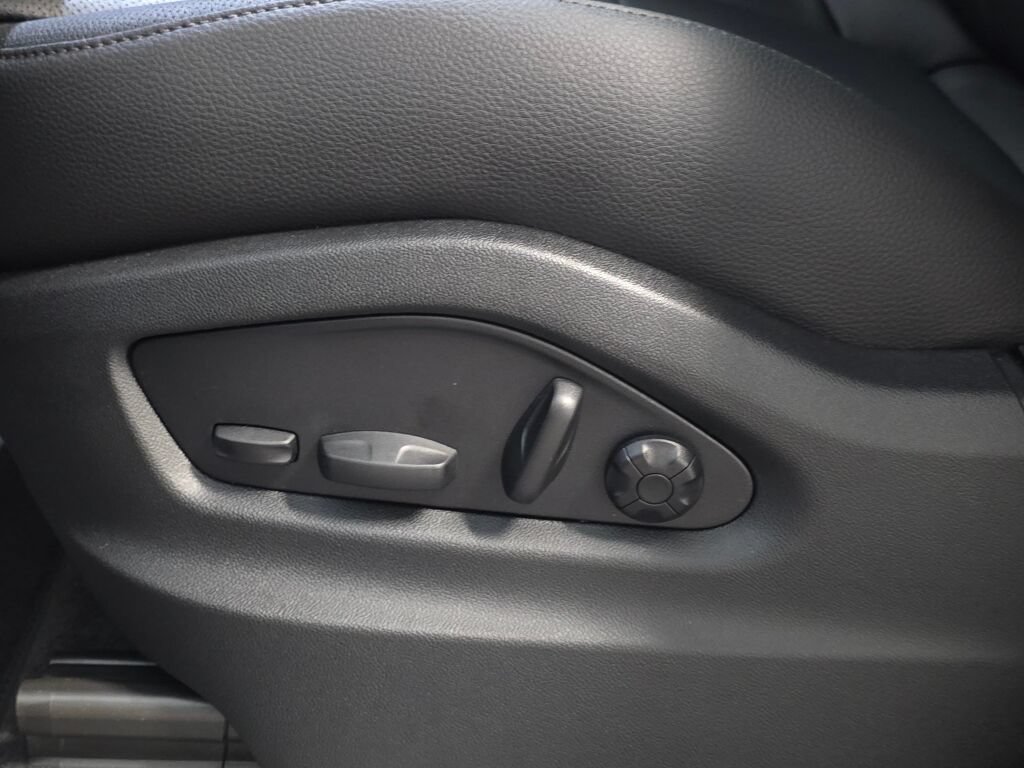 New 2026 Porsche Cayenne AWD/4WD image 38