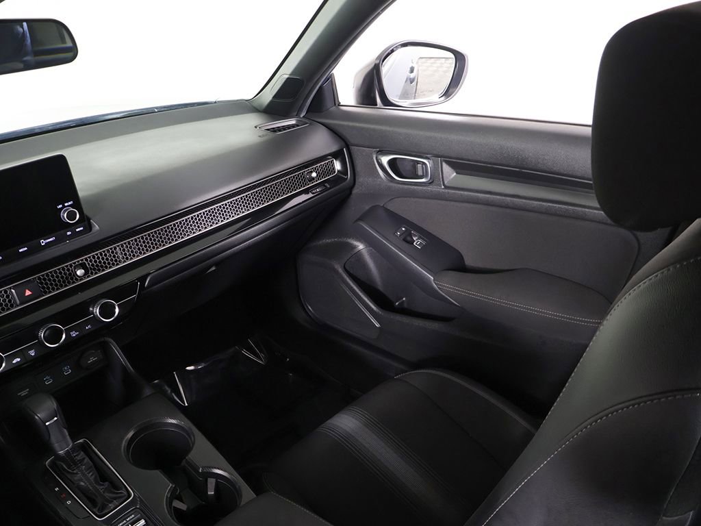 Used 2025 Honda Civic Sport image 40