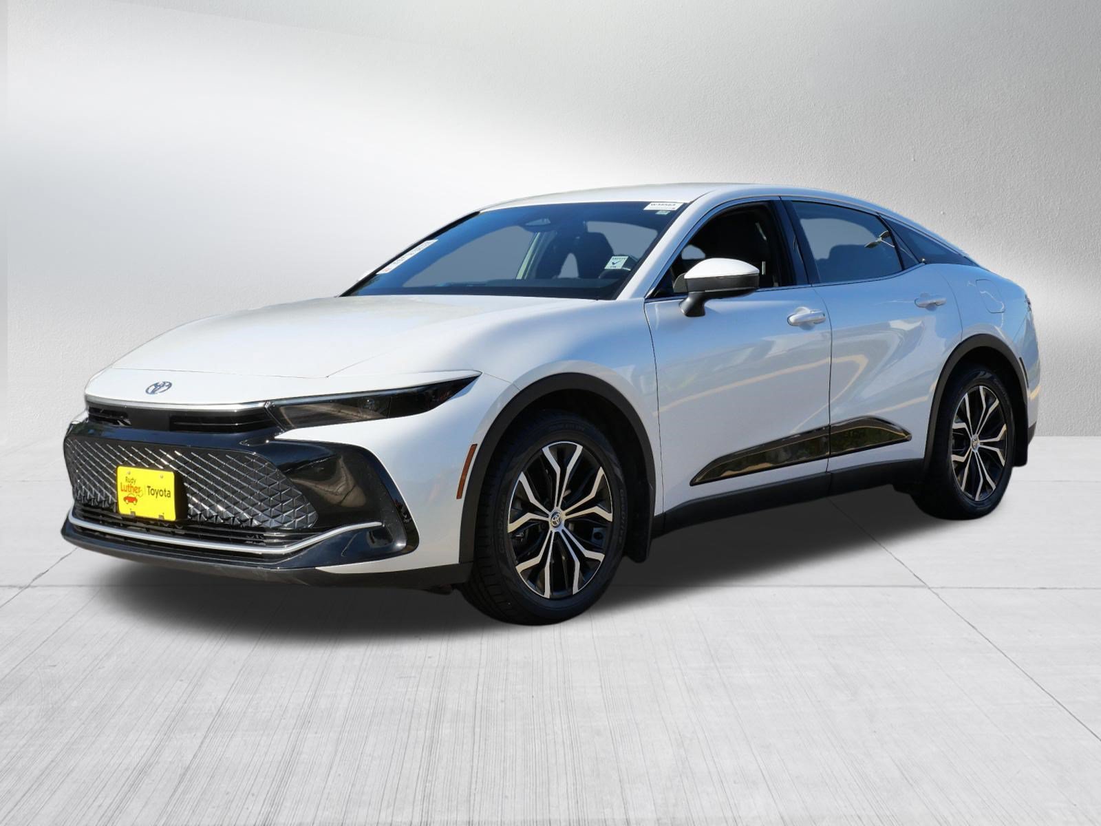 Used 2023 Toyota Crown AWD/4WD image 3