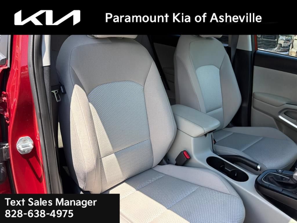 Certified 2023 Kia Soul LX w/ LX Technology Package FWD image 17