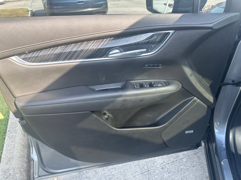 Used 2022 Cadillac XT6 Premium Luxury w/ Technology Package FWD image 24
