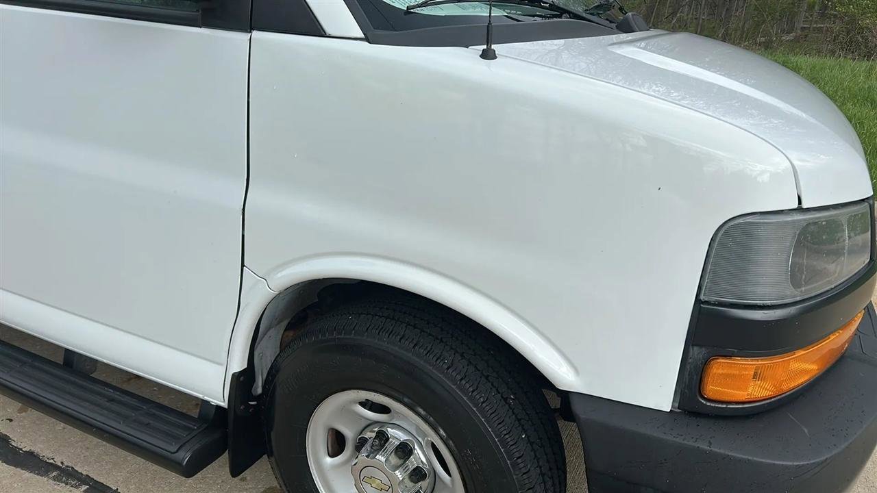 Used 2018 Chevrolet Express 3500 LT w/ LT Preferred Equipment Group RWD image 3