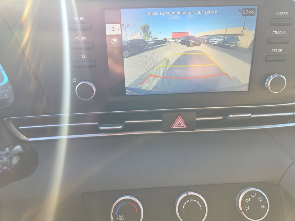 Used 2025 Hyundai Elantra SE FWD image 18