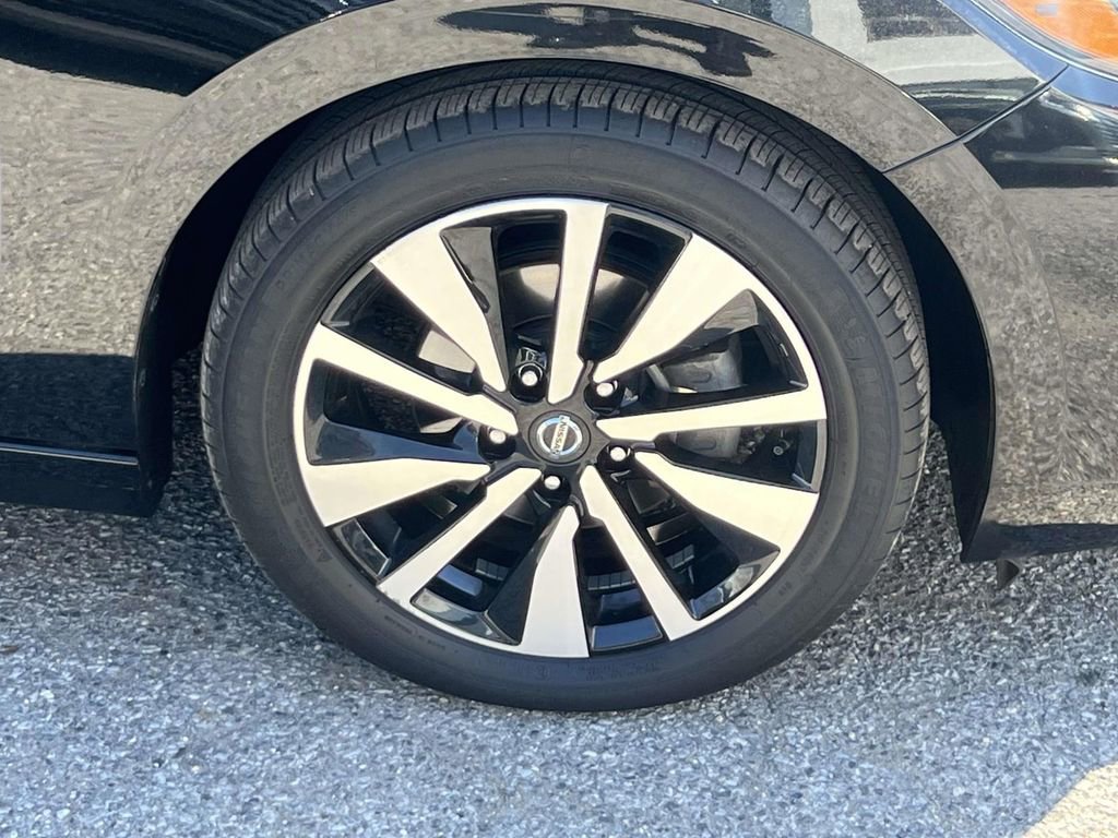 Used 2023 Nissan Sentra SV w/ SV Premium Package image 8