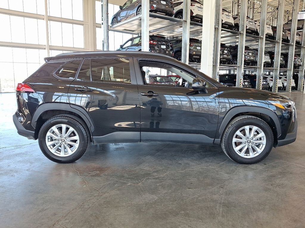 Used 2024 Toyota Corolla Cross LE image 10