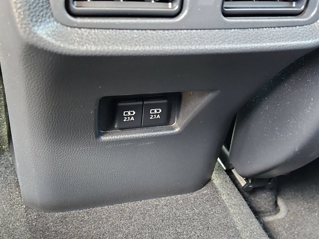 Used 2021 Toyota Venza LE w/ Carpet Mat Package (TMS) AWD/4WD image 18