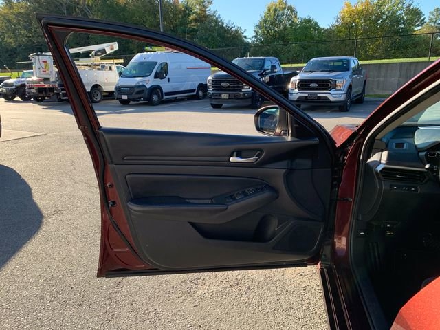 Used 2024 Nissan Altima 2.5 SV image 16