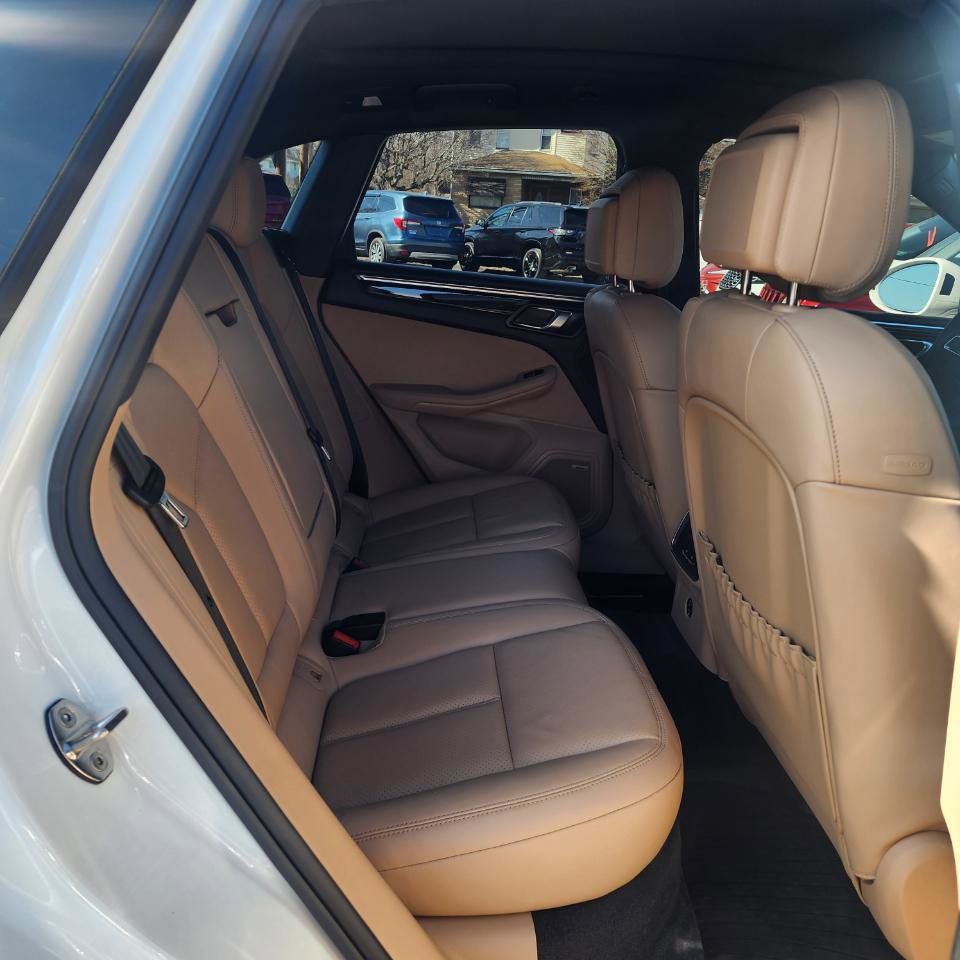 Used 2025 Porsche Macan image 13