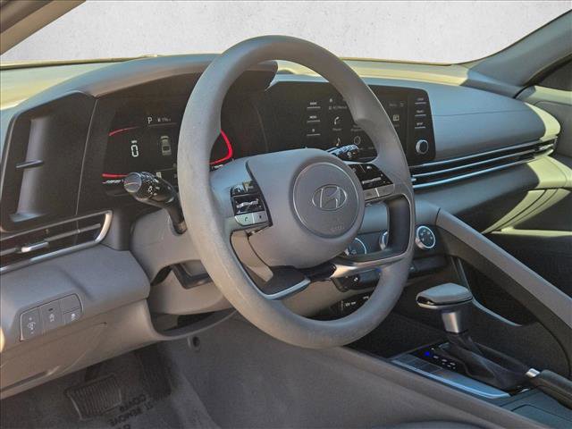 Used 2025 Hyundai Elantra SE image 10