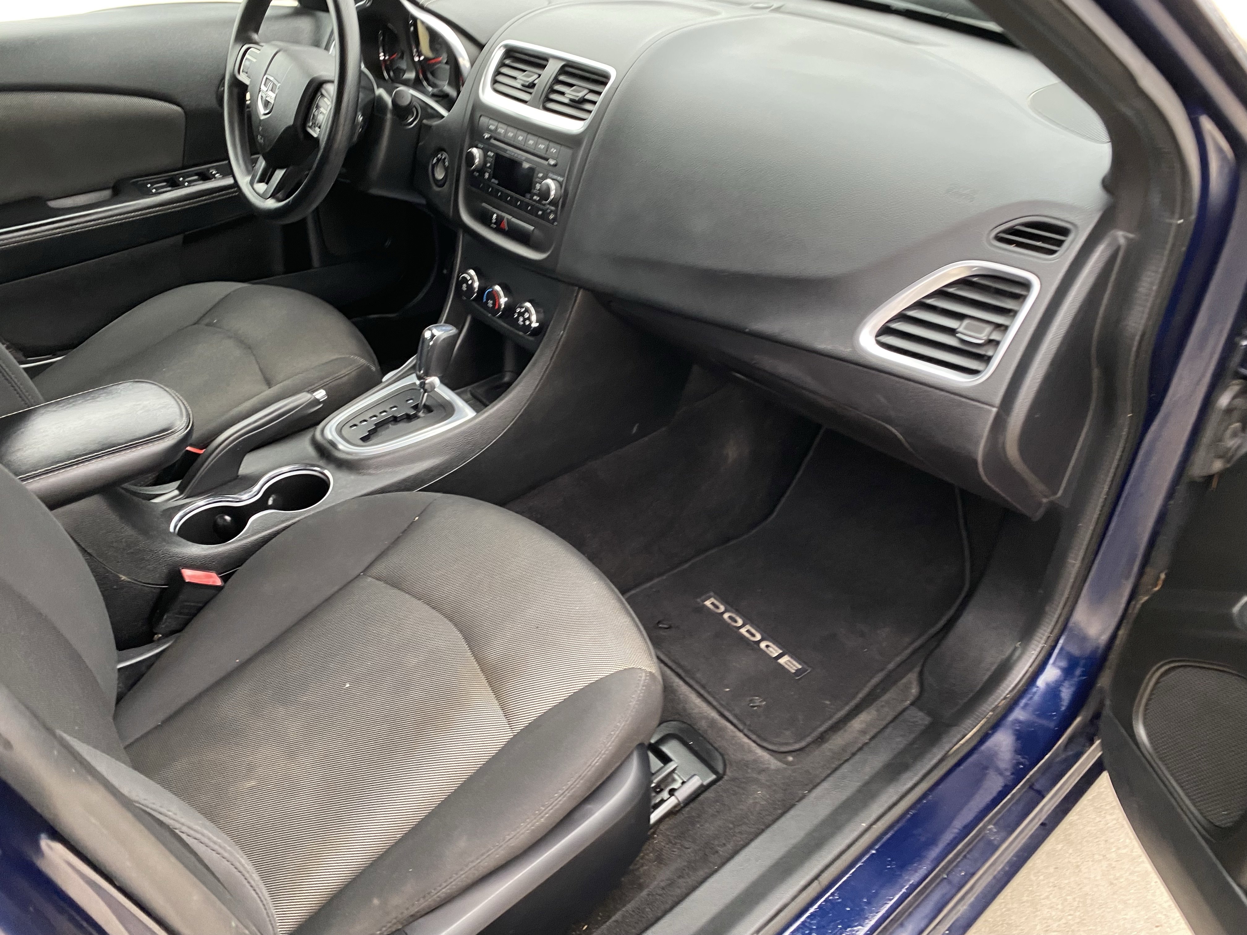 Used 2013 Dodge Avenger SE image 12