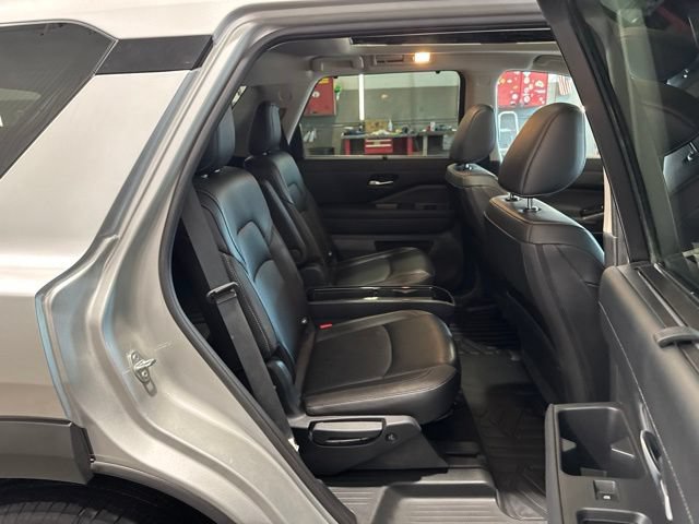 Certified 2024 Nissan Pathfinder SL w/ SL Premium Package AWD/4WD image 17