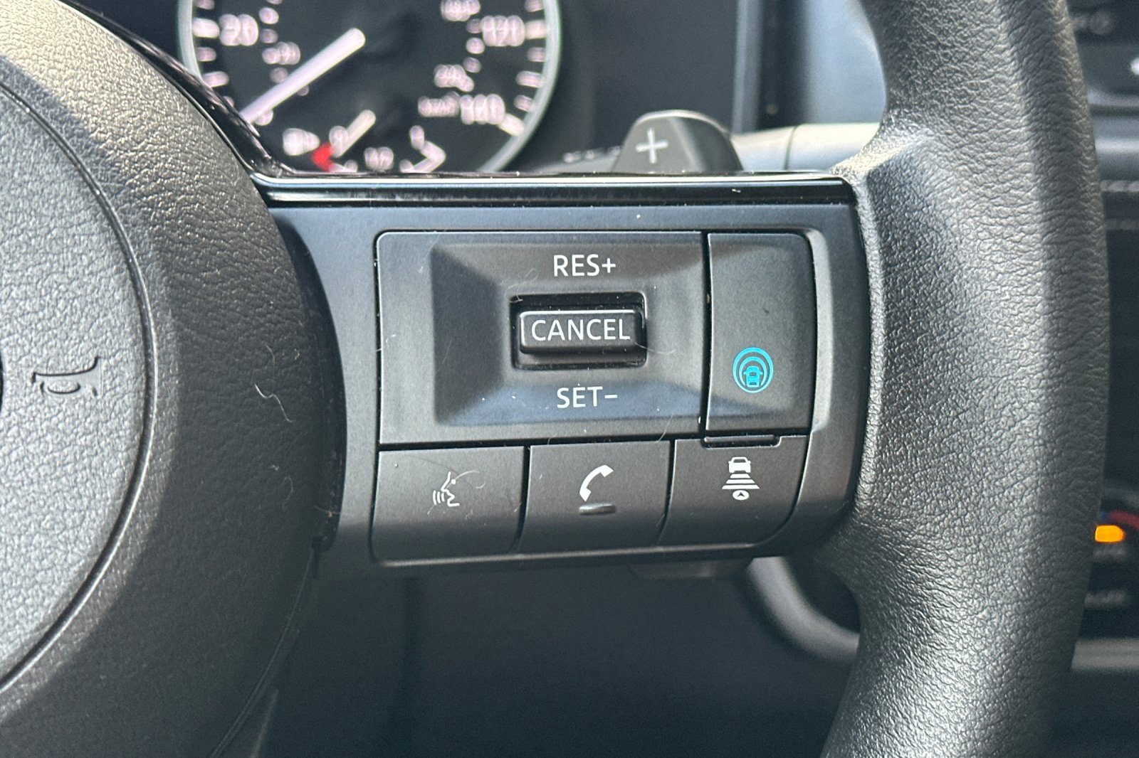 Used 2022 Nissan Rogue SV image 32