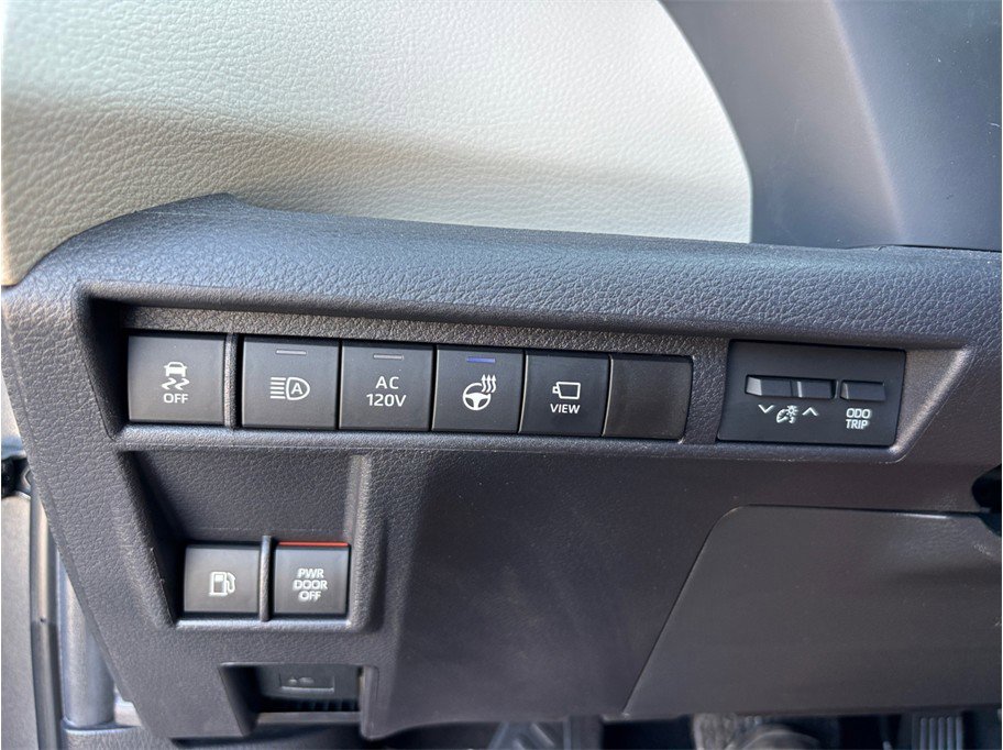 Used 2025 Toyota Sienna Platinum AWD/4WD image 37