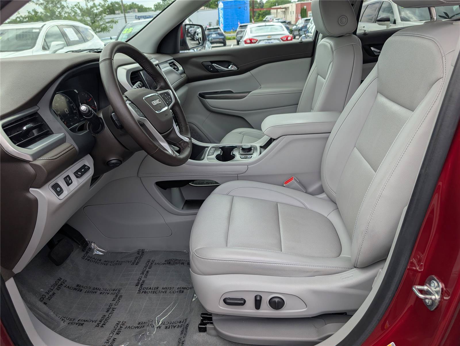 Used 2023 GMC Acadia SLT w/ Technology Package AWD/4WD image 18