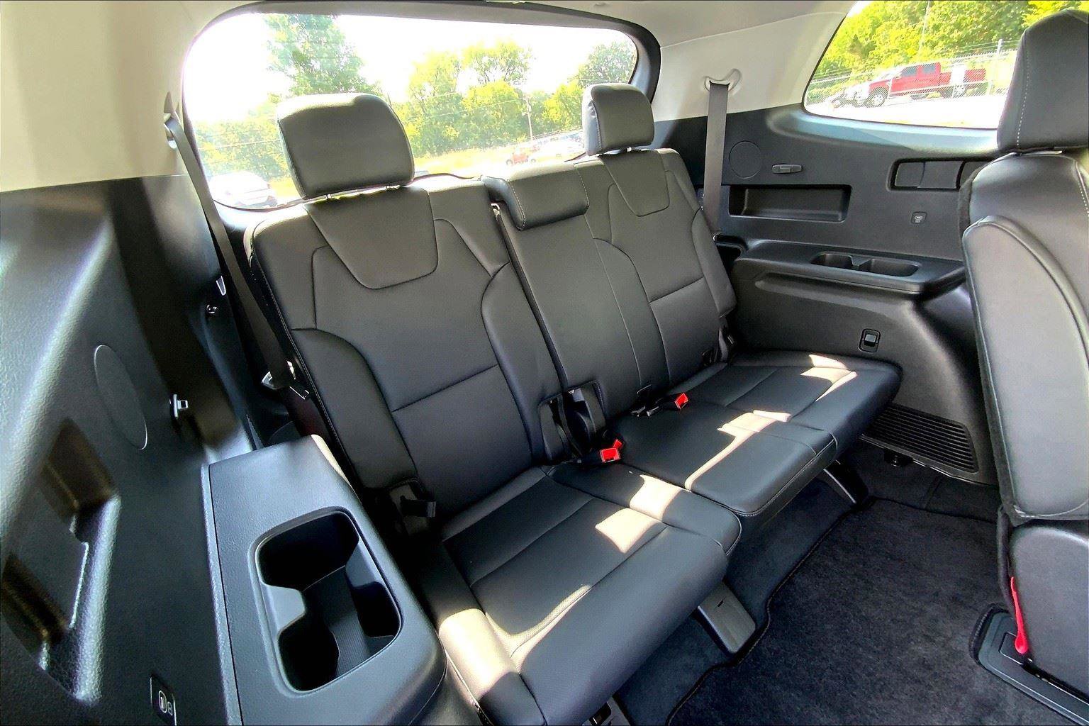 Used 2024 Kia Telluride EX w/ EX Captain's Chair Package image 27