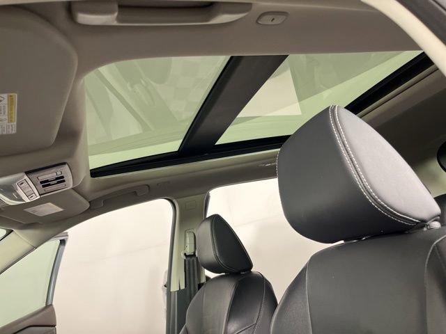 Used 2022 Nissan Rogue SL w/ SL Premium Package image 32