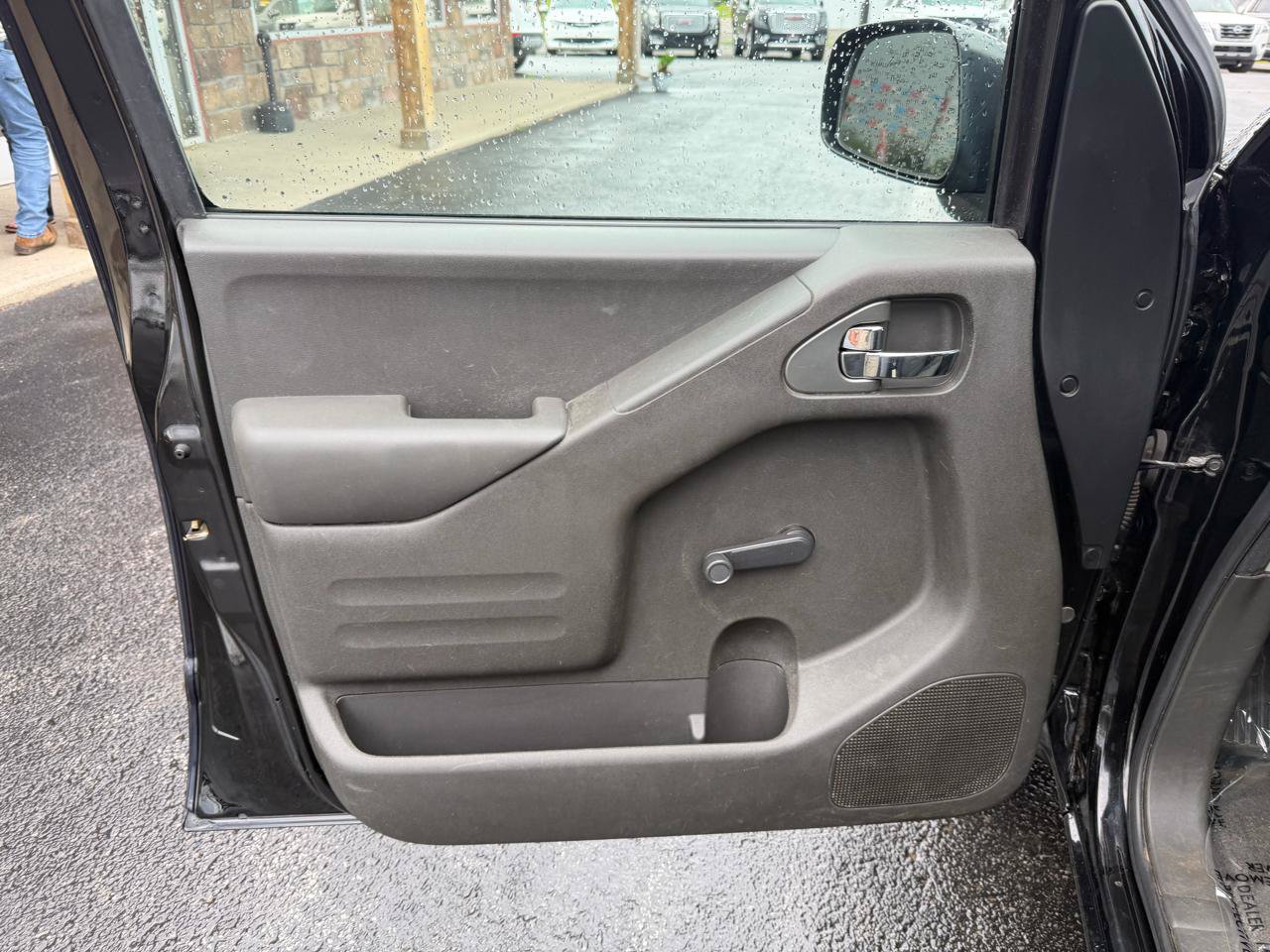 Used 2015 Nissan Frontier S RWD image 12