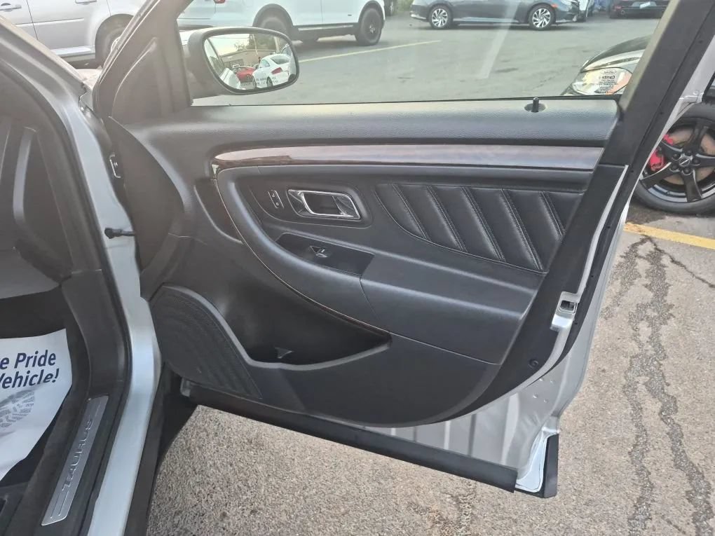Used 2013 Ford Taurus Limited FWD image 21