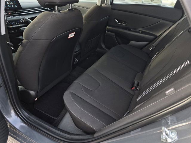 Used 2025 Hyundai Elantra SEL image 14