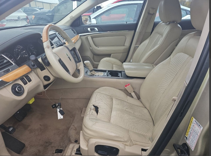 Used 2010 Lincoln MKS image 9