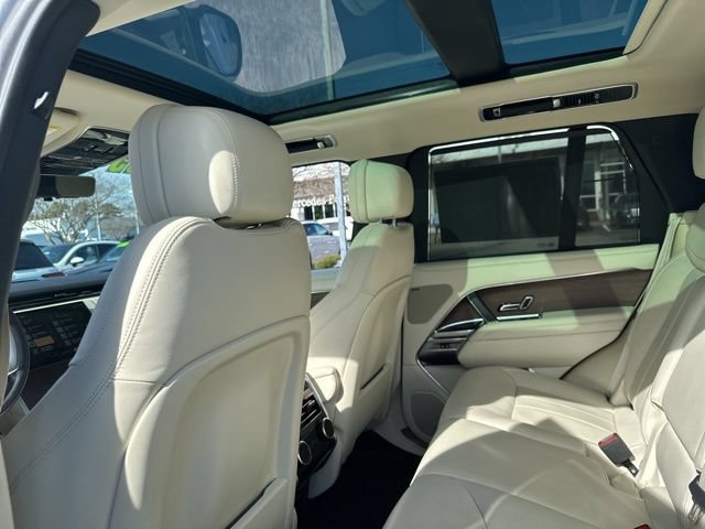 Used 2025 Land Rover Range Rover SE AWD/4WD image 25