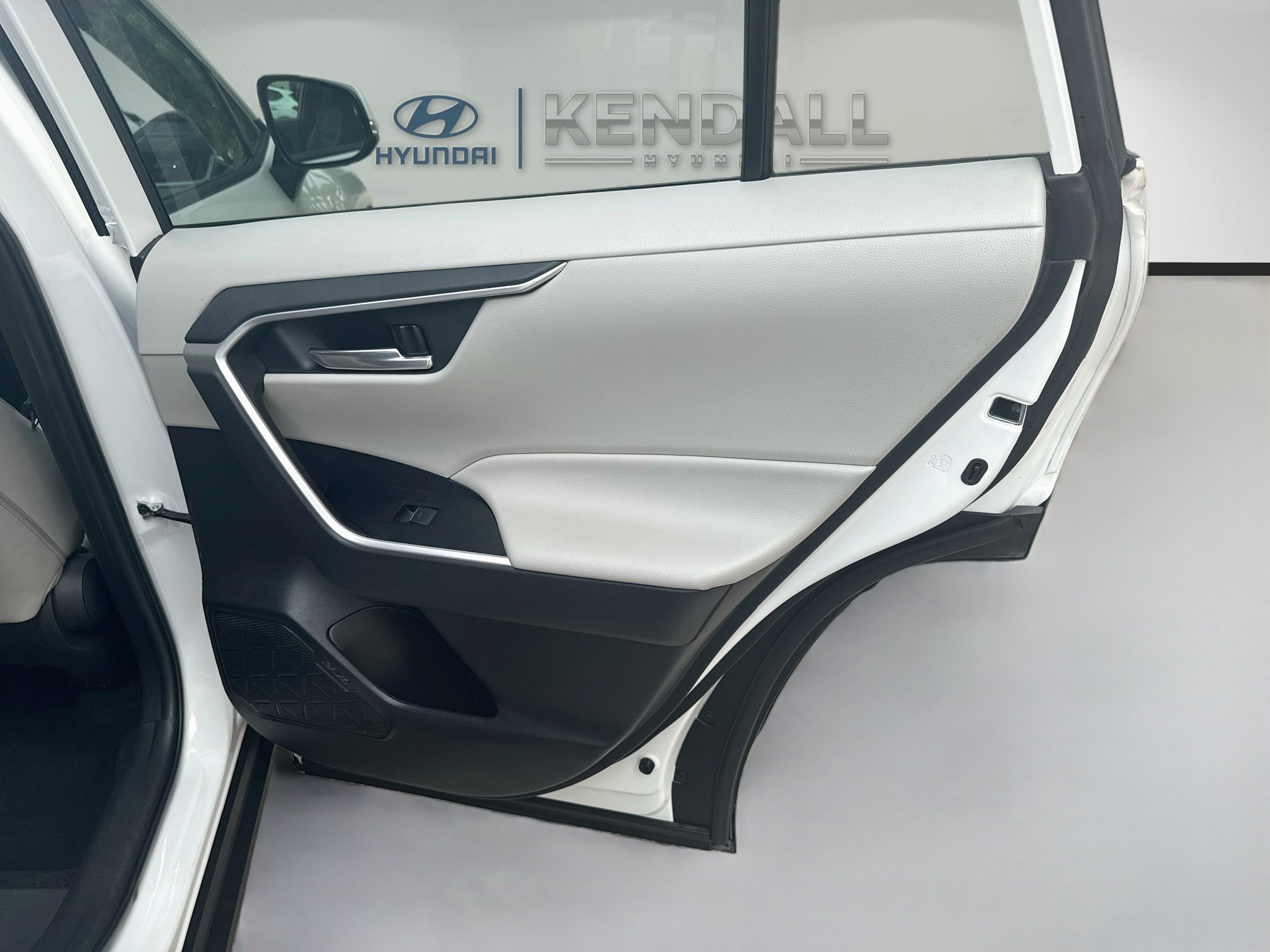 Used 2024 Toyota RAV4 XLE Premium FWD image 28