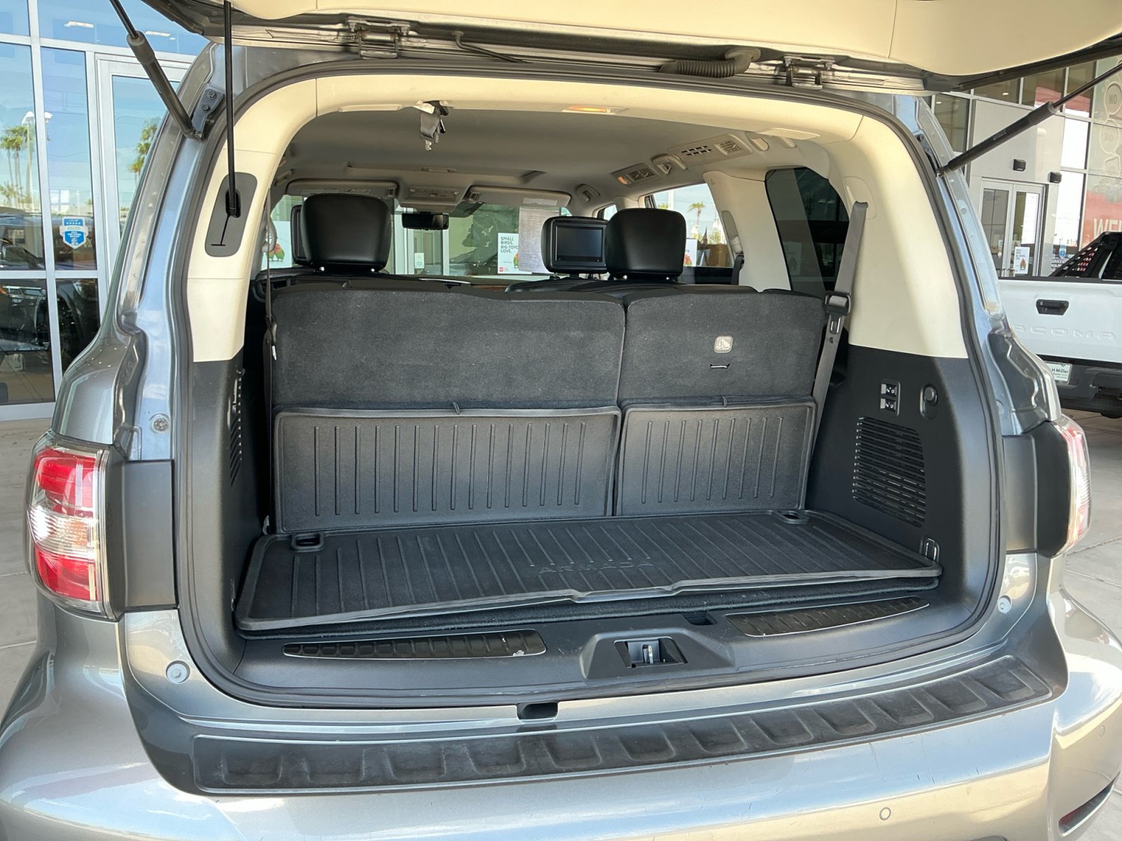 Used 2020 Nissan Armada Platinum w/ Captain's Chairs Package RWD image 34